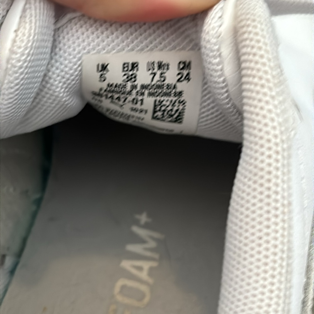 Puma soft foam white lace up sneakers size 7.5 - Picture 6 of 7